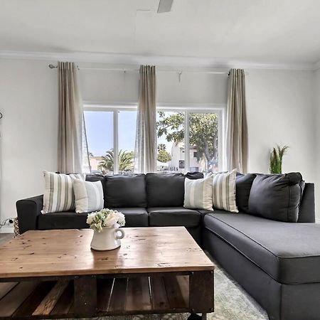Artistic Haven Single Story Sanctuary With Murals San Diego Exterior foto